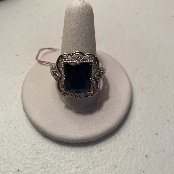Ring - Picture 1 of 2